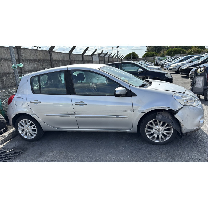 Vitre arriere gauche RENAULT CLIO 3 Photo n°10