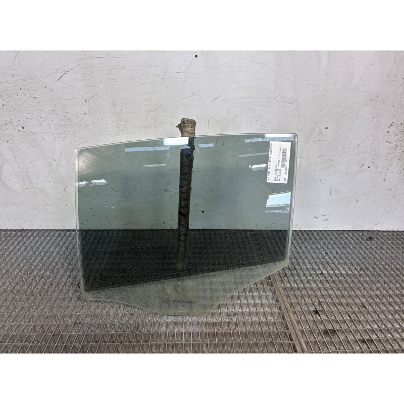 Vitre arriere gauche BMW SERIE 1 E87 Photo n°1