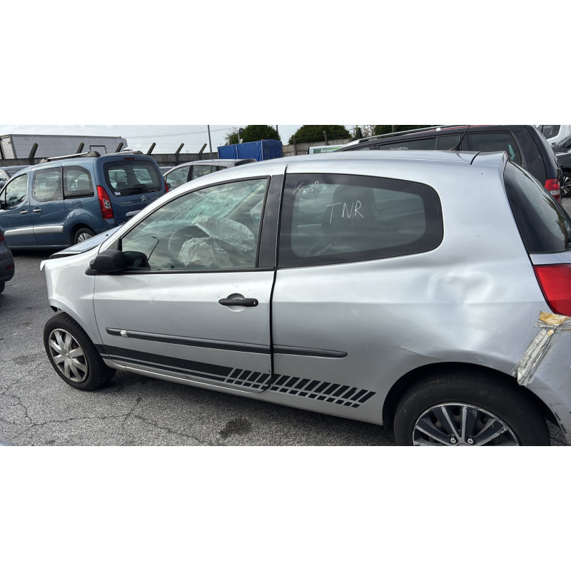 Bouton de coffre RENAULT CLIO 3 Photo n°10