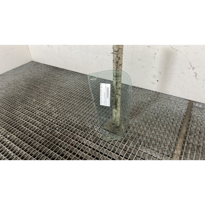 Custode arriere gauche (porte) HYUNDAI I 20 1 Photo n°2
