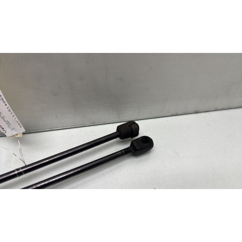 Verin de coffre HYUNDAI I 20 1 Photo n°3