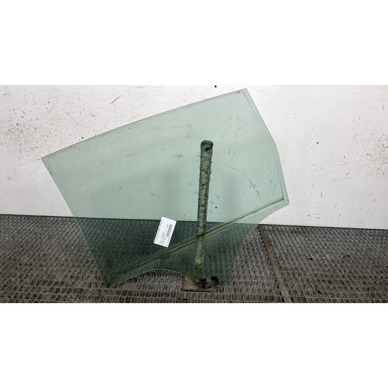 Vitre arriere droit FORD C-MAX 2 Photo n°4