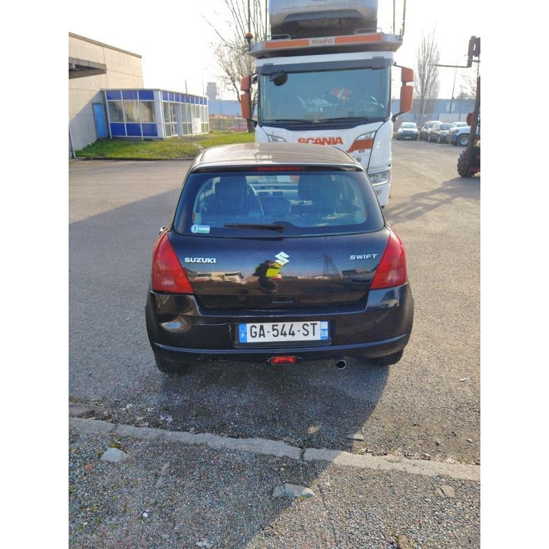 Vitre avant gauche SUZUKI SWIFT 3 Photo n°8