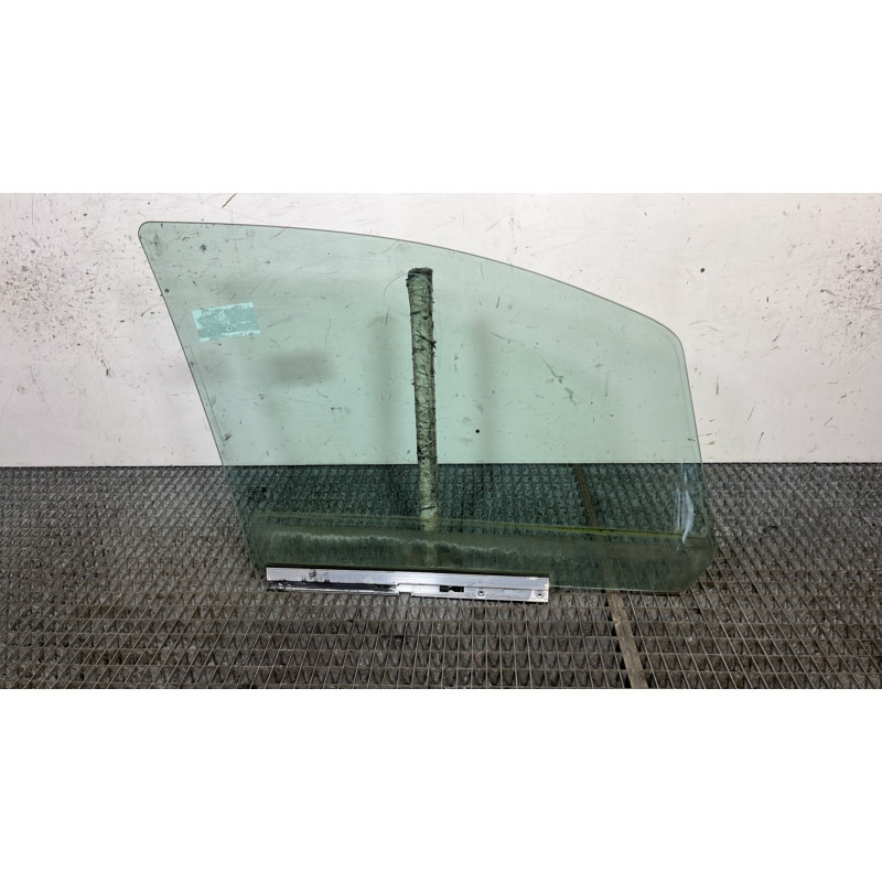 Vitre avant gauche OPEL ZAFIRA B Photo n°4