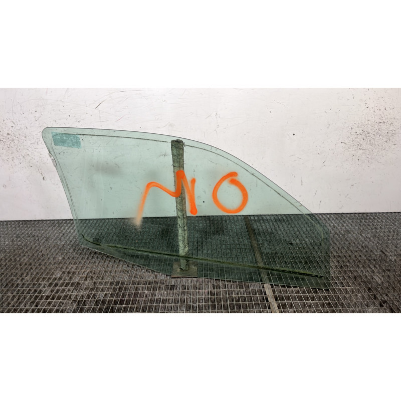 Vitre avant gauche RENAULT CLIO 2 Photo n°4