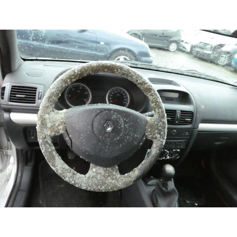 Vitre avant gauche RENAULT CLIO 2 Photo n°13