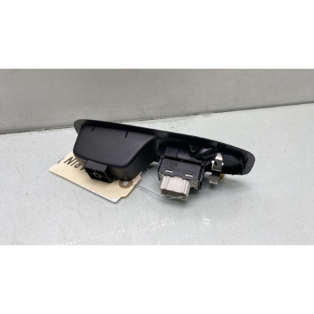 Interrupteur de leve vitre avant droit PEUGEOT 208 1