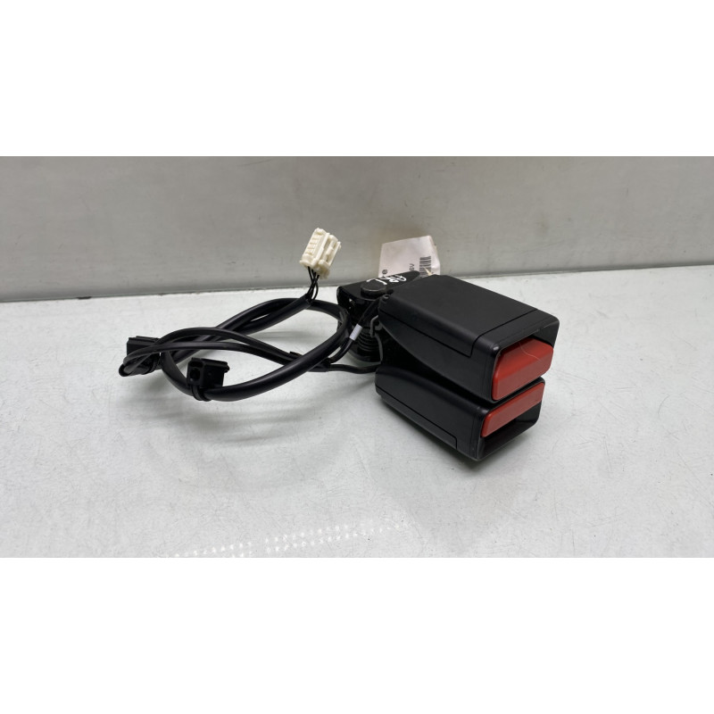 Attache ceinture arriere droit CITROEN DS5 Photo n°2