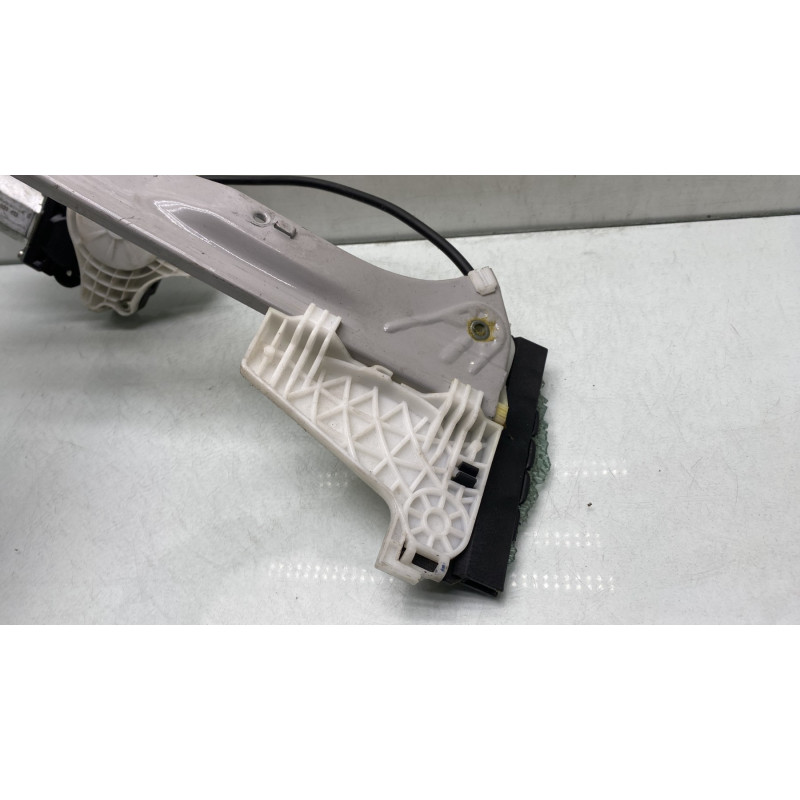 Leve vitre electrique avant droit VOLKSWAGEN FOX Photo n°3