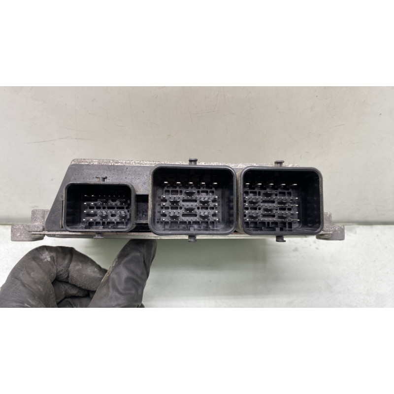 Calculateur moteur PEUGEOT 208 1 Photo n°3