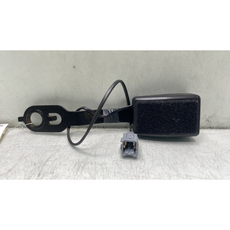 Attache ceinture avant gauche PEUGEOT 208 1 Photo n°1