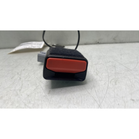 Attache ceinture avant gauche PEUGEOT 208 1