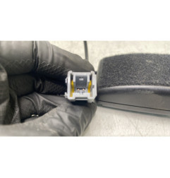 Attache ceinture avant gauche PEUGEOT 208 1