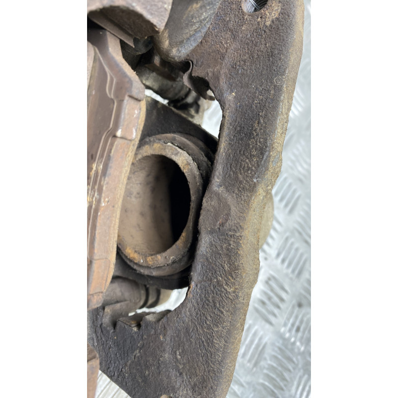 Etrier avant gauche (freinage) TOYOTA RAV4 2 Photo n°6