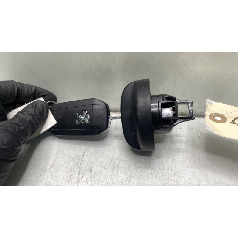 Bouchon de carburant PEUGEOT 208 1 Photo n°3