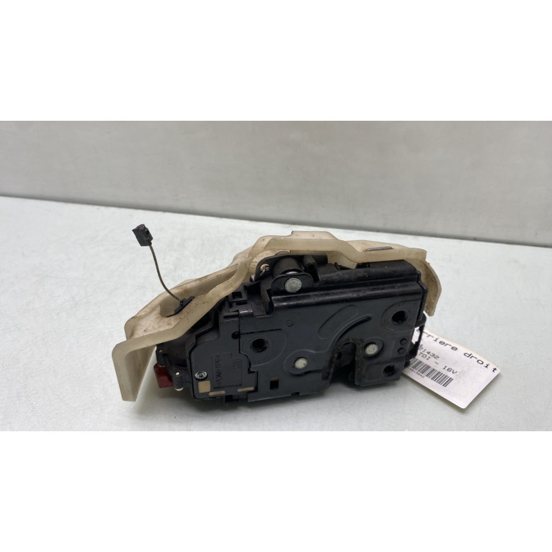 Serrure arriere droit VOLKSWAGEN GOLF 6 Photo n°1