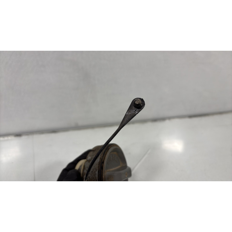 Bouchon de carburant TOYOTA RAV4 2 Photo n°2