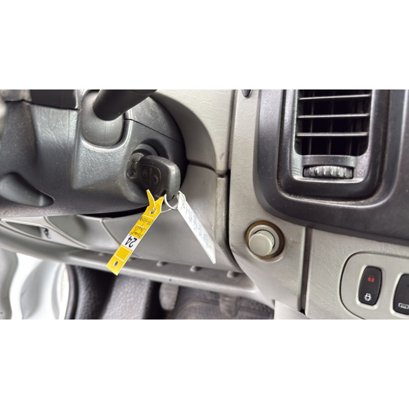 Vitre avant gauche RENAULT TRAFIC 2 Photo n°20