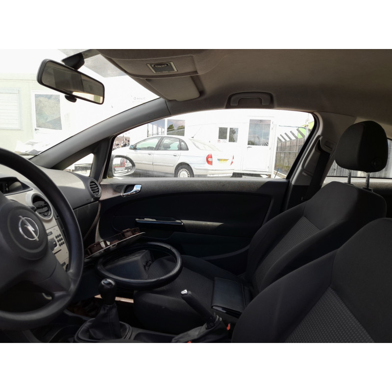 Calandre OPEL CORSA D Photo n°14
