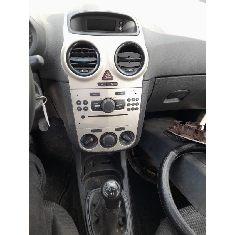 Calandre OPEL CORSA D Photo n°15