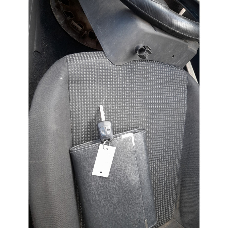 Calandre OPEL CORSA D Photo n°16