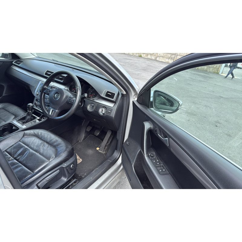Feu arriere secondaire droit (feux) VOLKSWAGEN PASSAT 6 Photo n°10