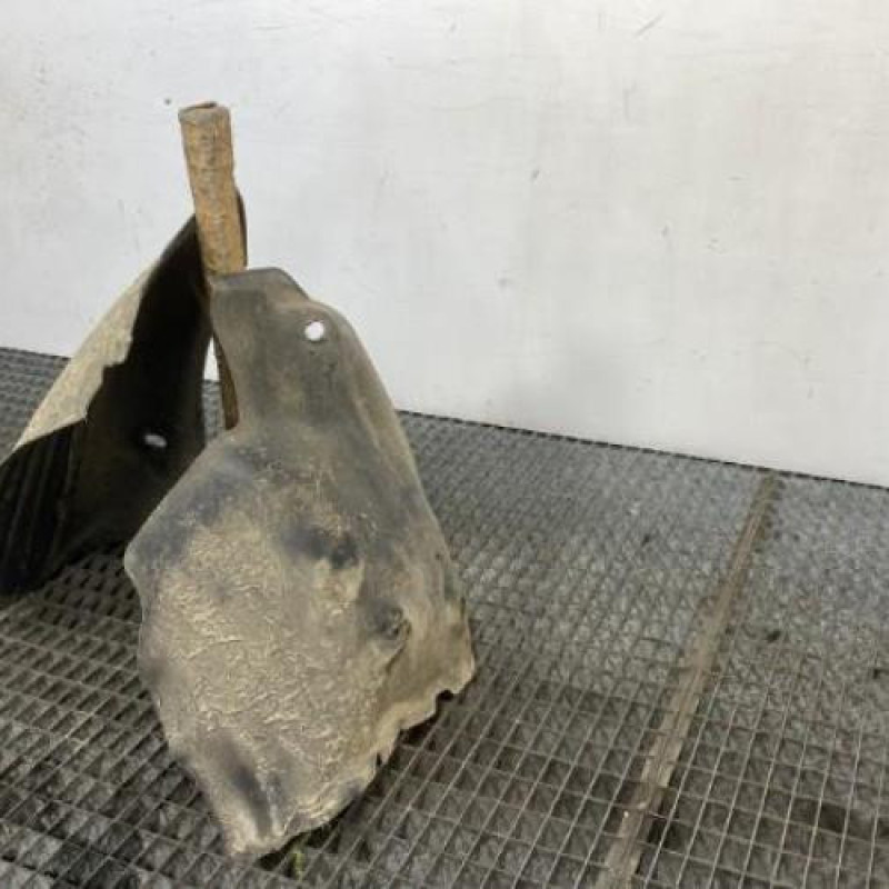 Pare boue arriere droit RENAULT MEGANE 2 Photo n°3