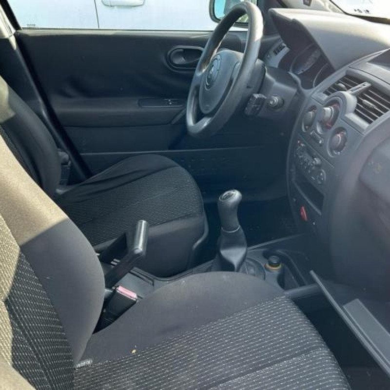 Pare boue arriere droit RENAULT MEGANE 2 Photo n°15