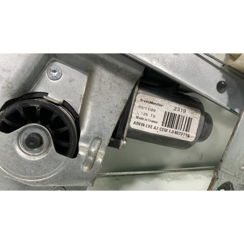Leve vitre electrique arriere gauche PEUGEOT 207 Photo n°3