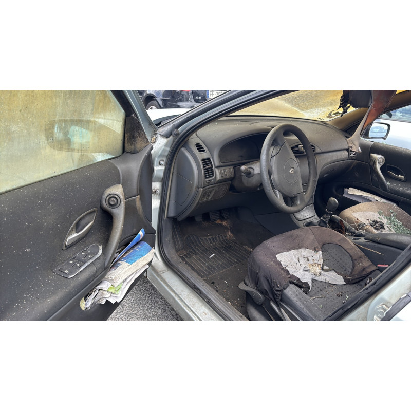 Vitre avant gauche RENAULT LAGUNA 2 Photo n°16