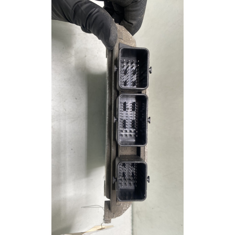 Calculateur moteur PEUGEOT 1007 Photo n°4