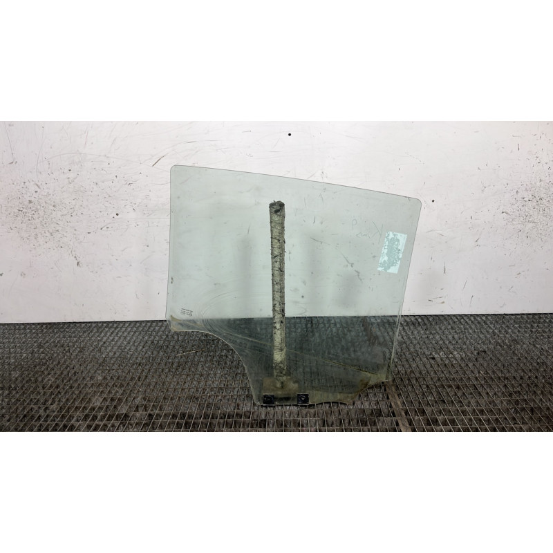 Vitre arriere droit DACIA SANDERO 1 Photo n°4