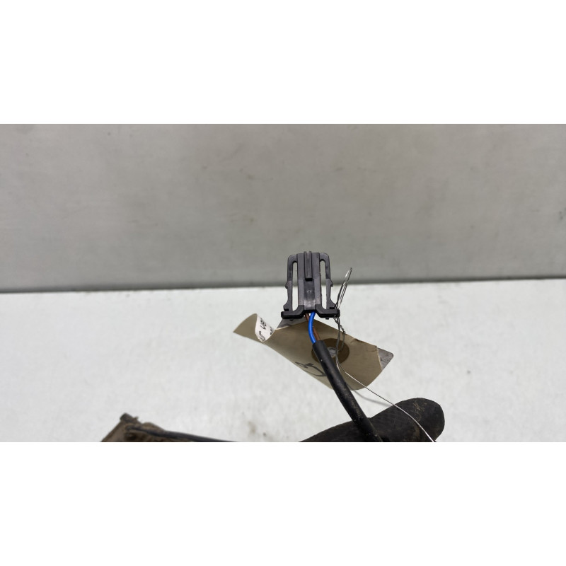Actionneur verrou trappe d'essence VOLKSWAGEN GOLF 7 Photo n°4