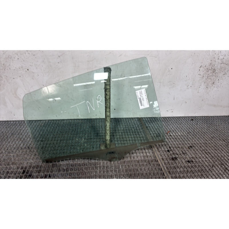 Vitre arriere droit MERCEDES CLASSE B 245 Photo n°1