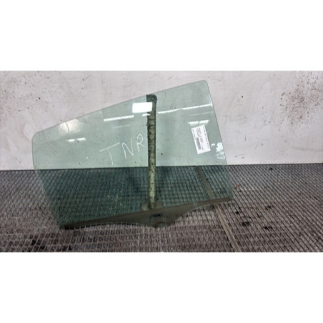 Vitre arriere droit MERCEDES CLASSE B 245 Photo n°1