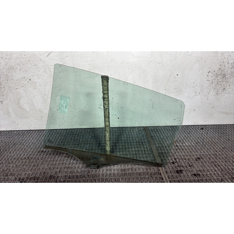 Vitre arriere droit MERCEDES CLASSE B 245 Photo n°4