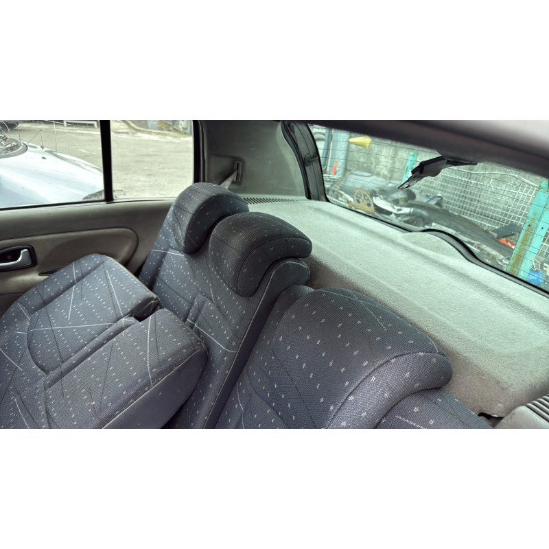 Bouton de coffre RENAULT CLIO 2 Photo n°18