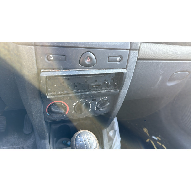 Bouton de coffre RENAULT CLIO 2 Photo n°11