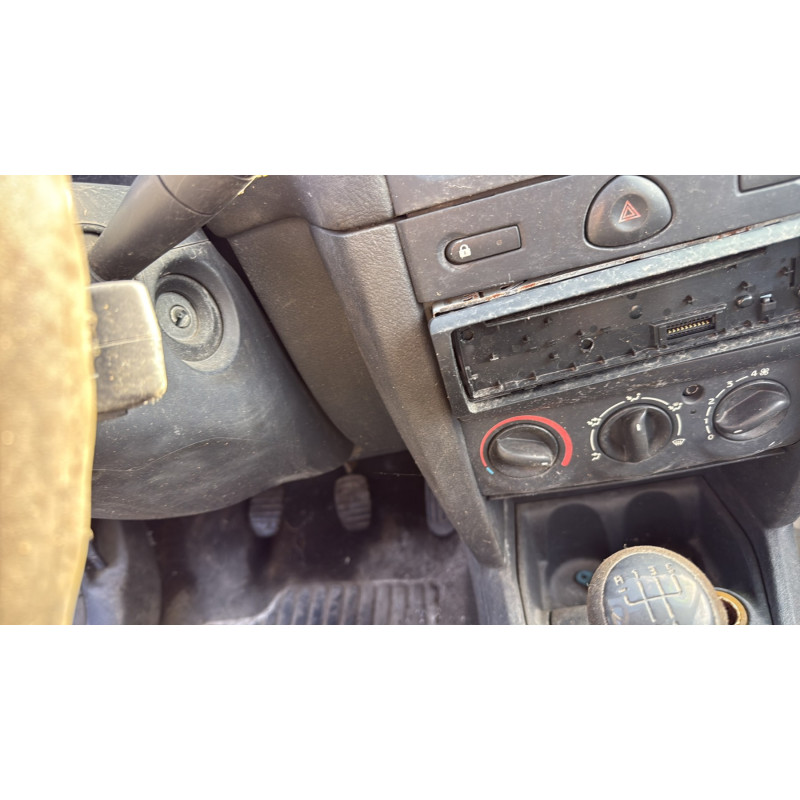 Bouton de coffre RENAULT CLIO 2 Photo n°12