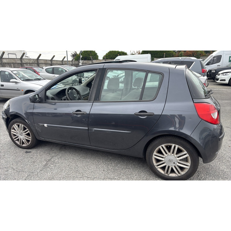Feu arriere principal gauche (feux) RENAULT CLIO 3 Photo n°10