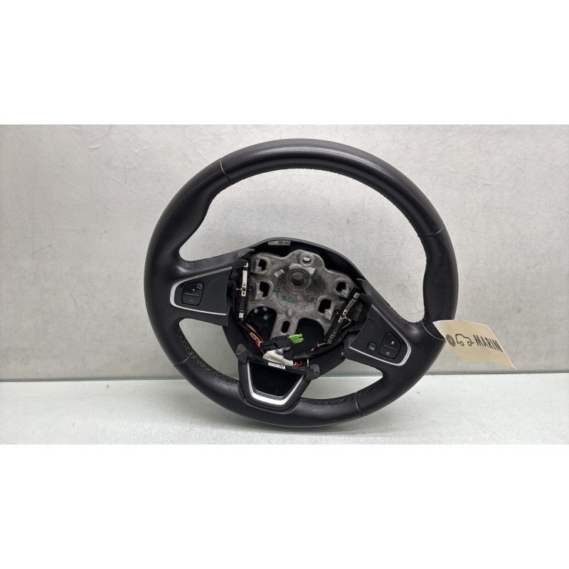 Volant RENAULT CLIO 4 Photo n°1
