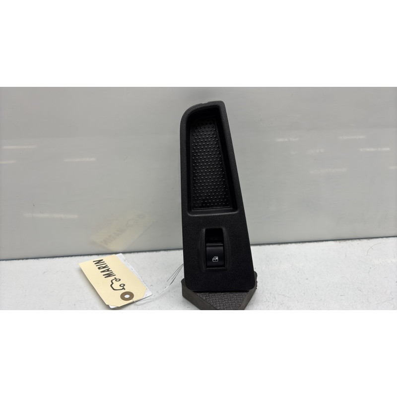 Interrupteur de leve vitre avant droit FIAT GRANDE PUNTO Photo n°1