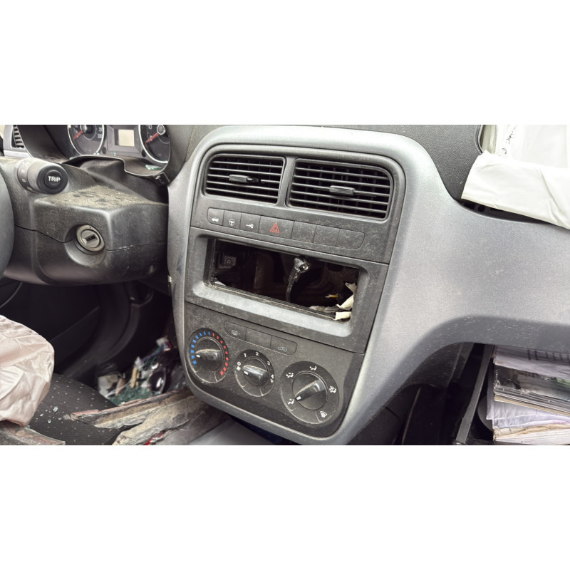 Leve vitre electrique avant gauche FIAT GRANDE PUNTO Photo n°19