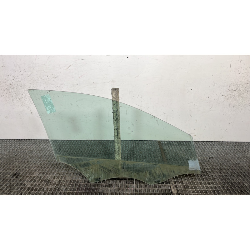 Vitre avant gauche MERCEDES CLASSE A 176 Photo n°4