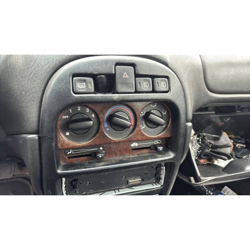 Calandre ROVER 200 2 Photo n°18