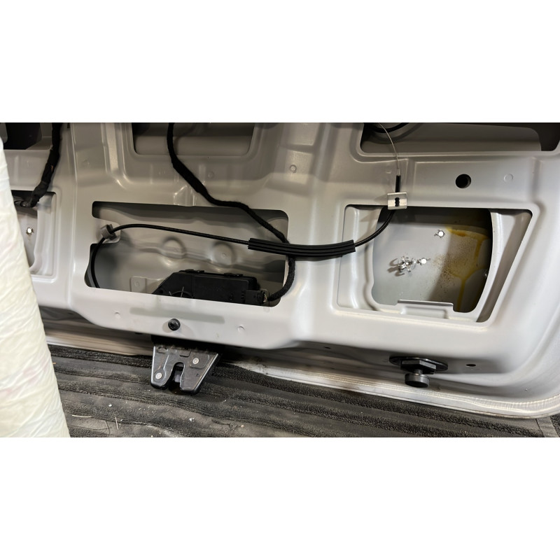 Malle/Hayon arriere BMW SERIE 1 E88 Photo n°10