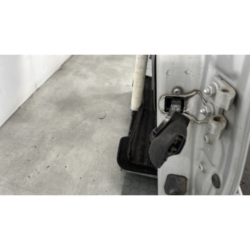 Porte avant gauche BMW SERIE 1 E88 Photo n°4