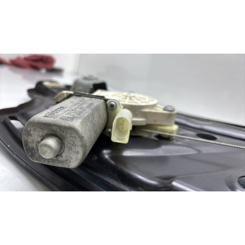 Leve vitre electrique arriere droit BMW SERIE 1 E88 Photo n°5