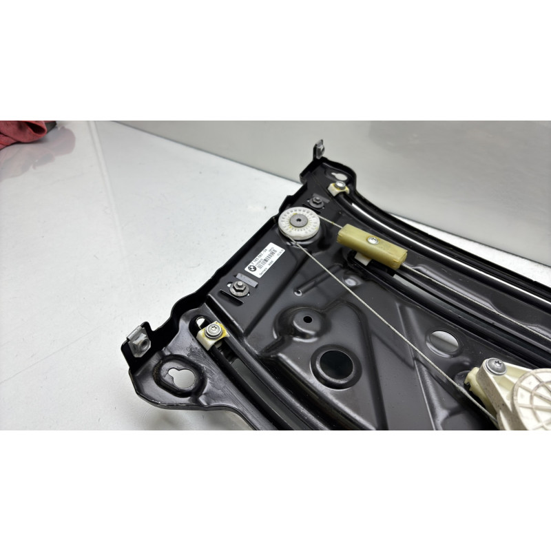 Leve vitre electrique arriere gauche BMW SERIE 1 E88 Photo n°3