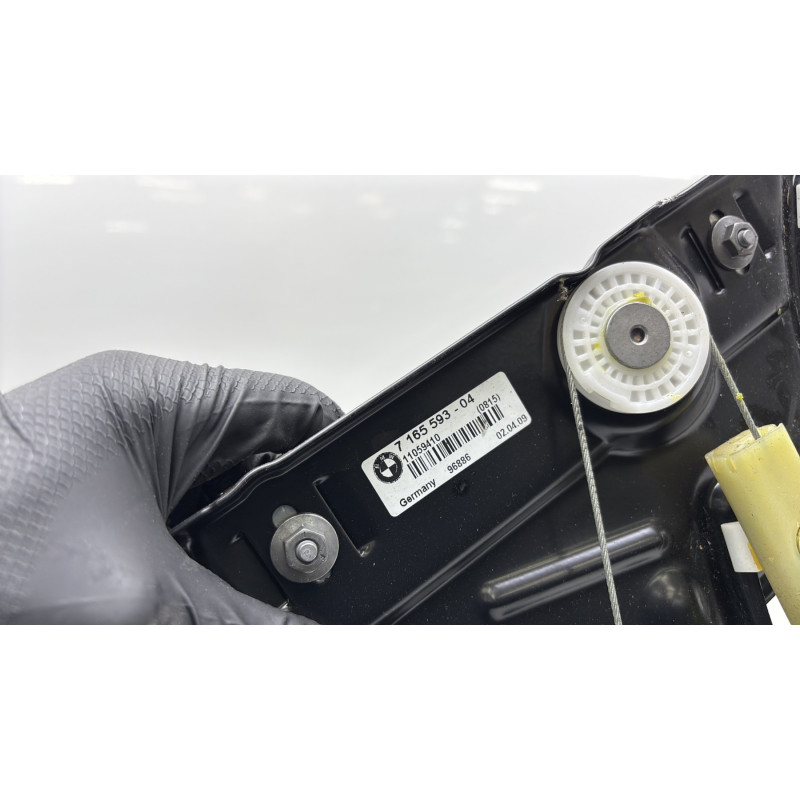 Leve vitre electrique arriere gauche BMW SERIE 1 E88 Photo n°5
